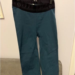 Lululemon teal colored leggings